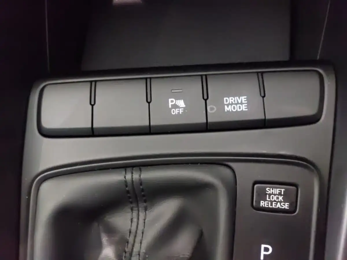 2022-hyundai-i20-10-t-gdi-se-connect-dct-big-12