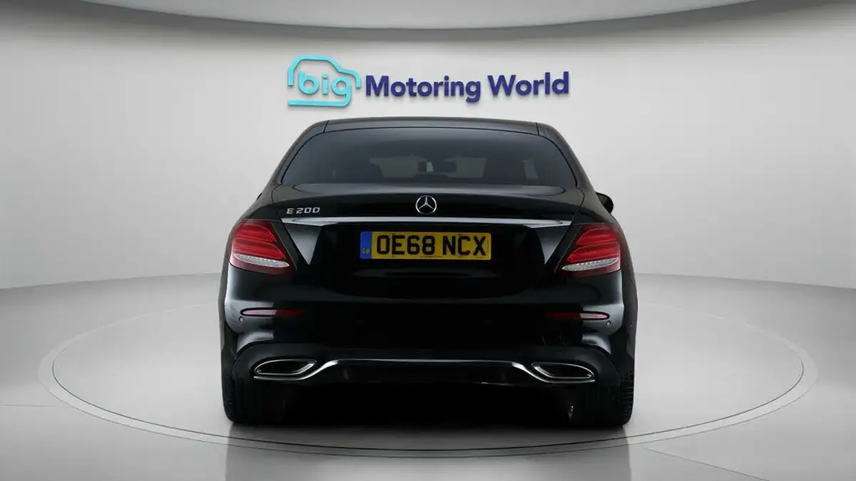 2019-mercedes-benz-e-class-20-e200-amg-line-saloon-4d-big-5