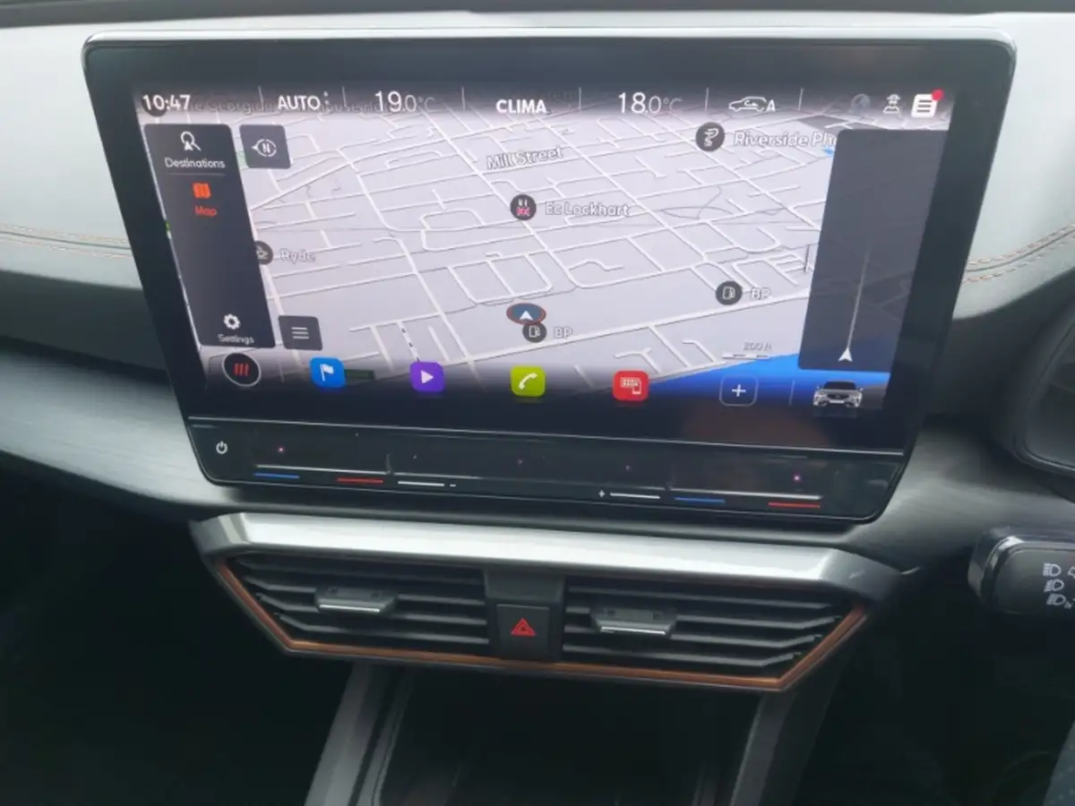2019-lexus-is-300h-25-is-big-17