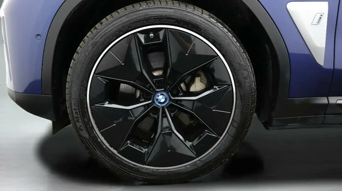 2022-bmw-ix3-e-premier-edition-big-18