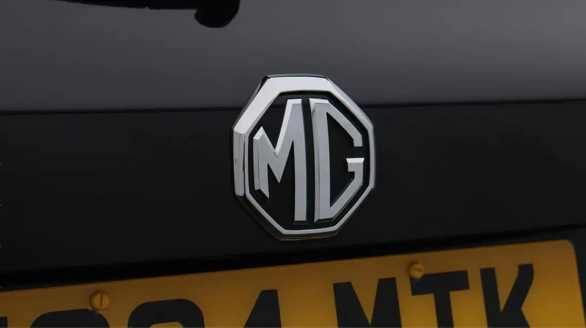 2024-mg-hs-15t-gdi-trophy-162ps-1490cc-big-20