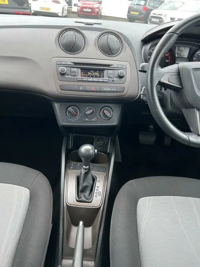 2013-seat-ibiza-12-se-105-hatchback-5d-big-11