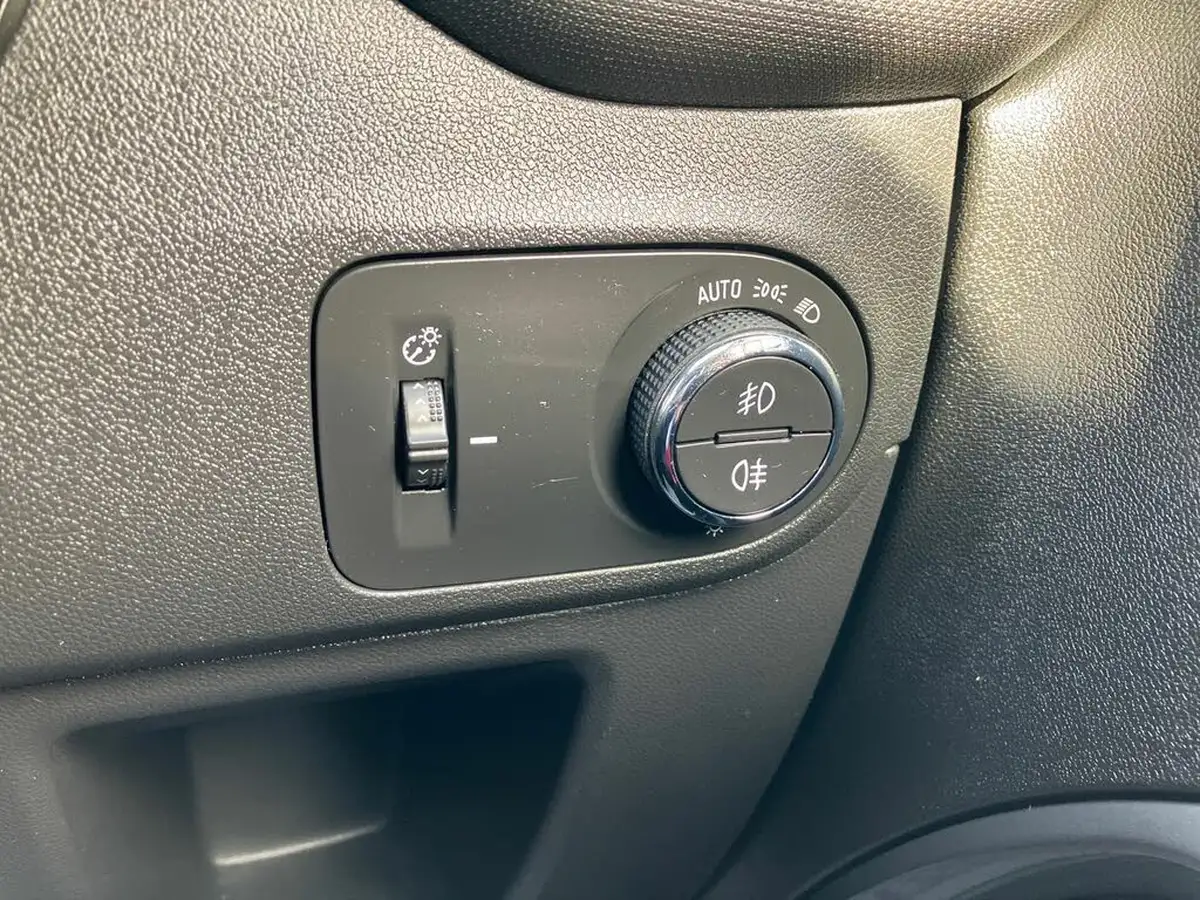 2022-vauxhall-crossland-12-elite-edition-130ps-big-36
