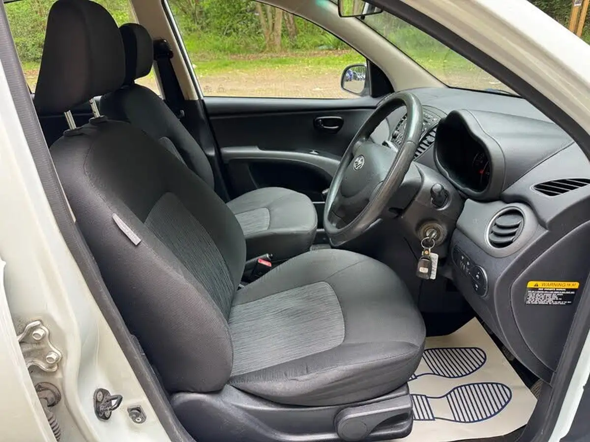 2012-hyundai-i10-12-active-big-14