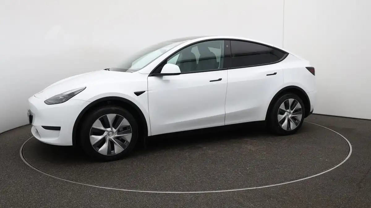 2023-tesla-model-y-e-rwd-big-66