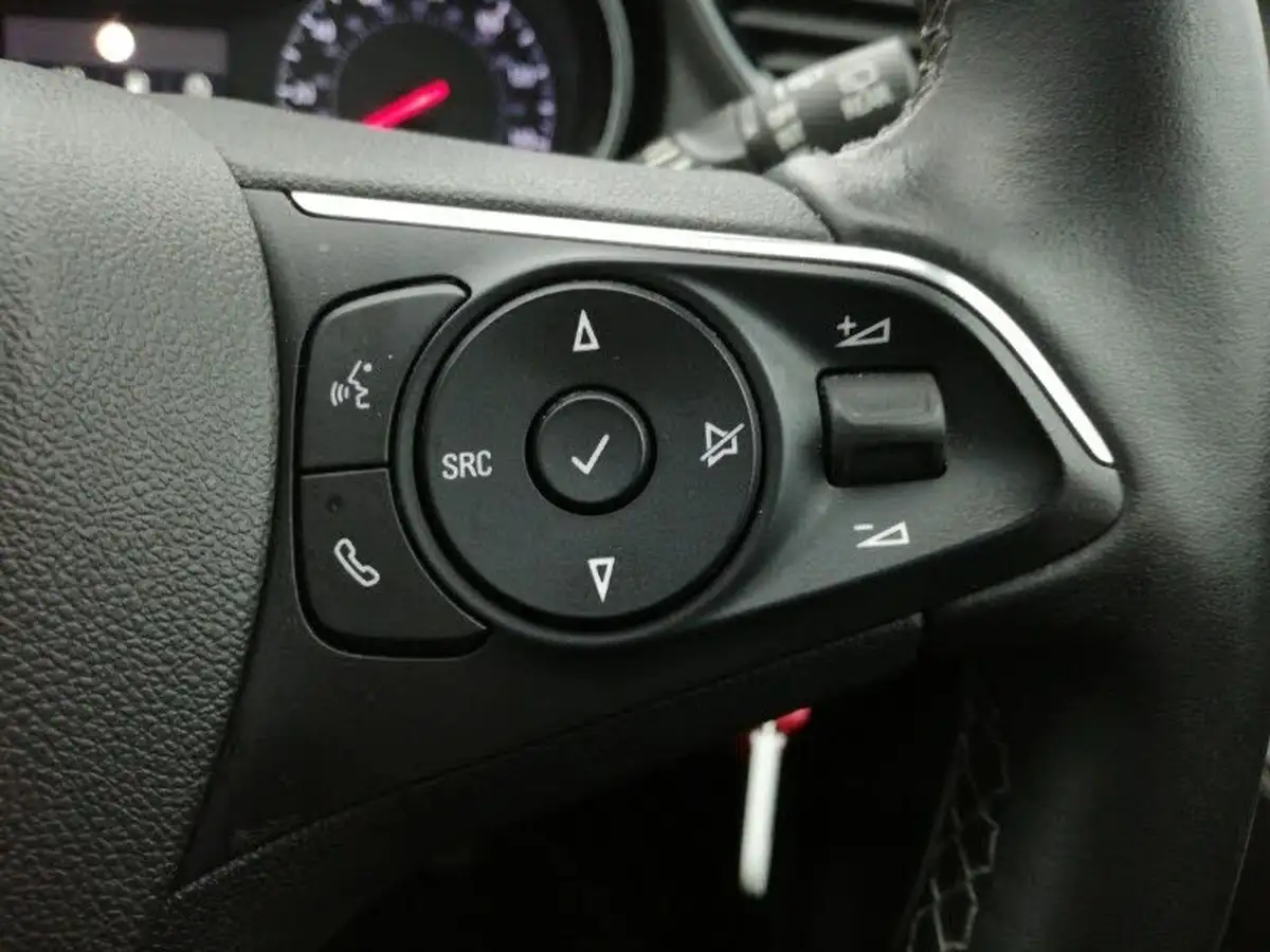 2018-vauxhall-grandland-x-12-tech-line-nav-130ps-big-15