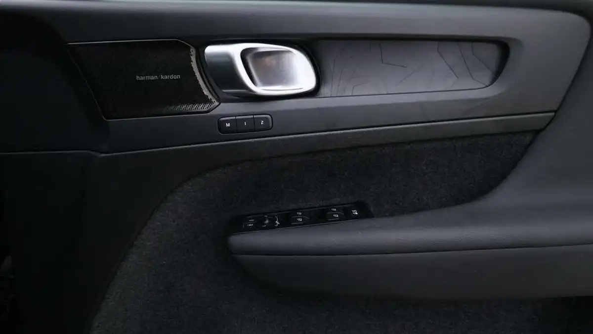 2022-volvo-c40-e-twin-recharge-pro-big-22