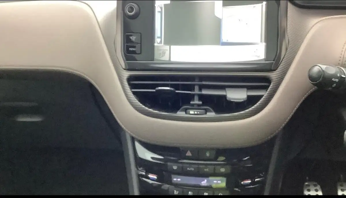 2014-peugeot-2008-crossover-16e-hdi-feline-calima-ambience-115bhp-big-5