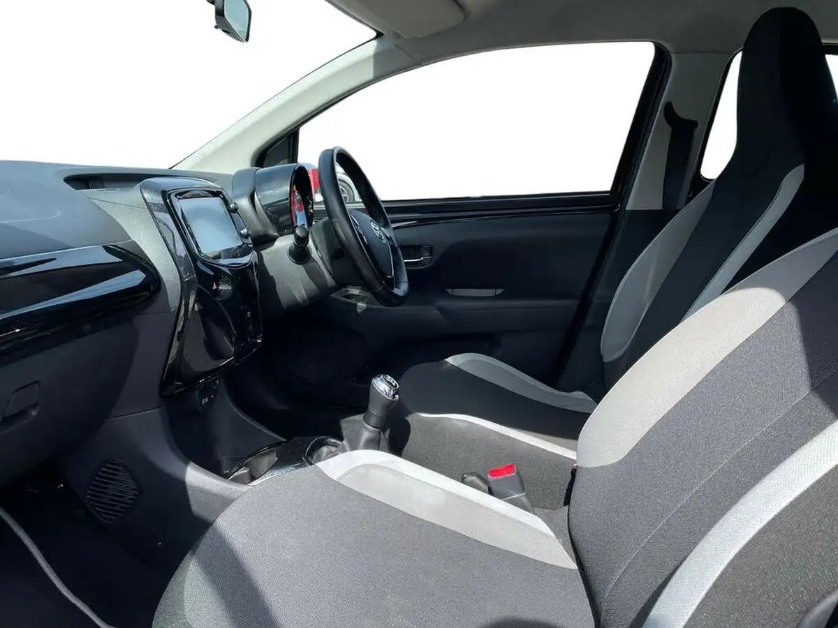 2015-toyota-aygo-10-vvt-i-x-clusiv-5d-big-9