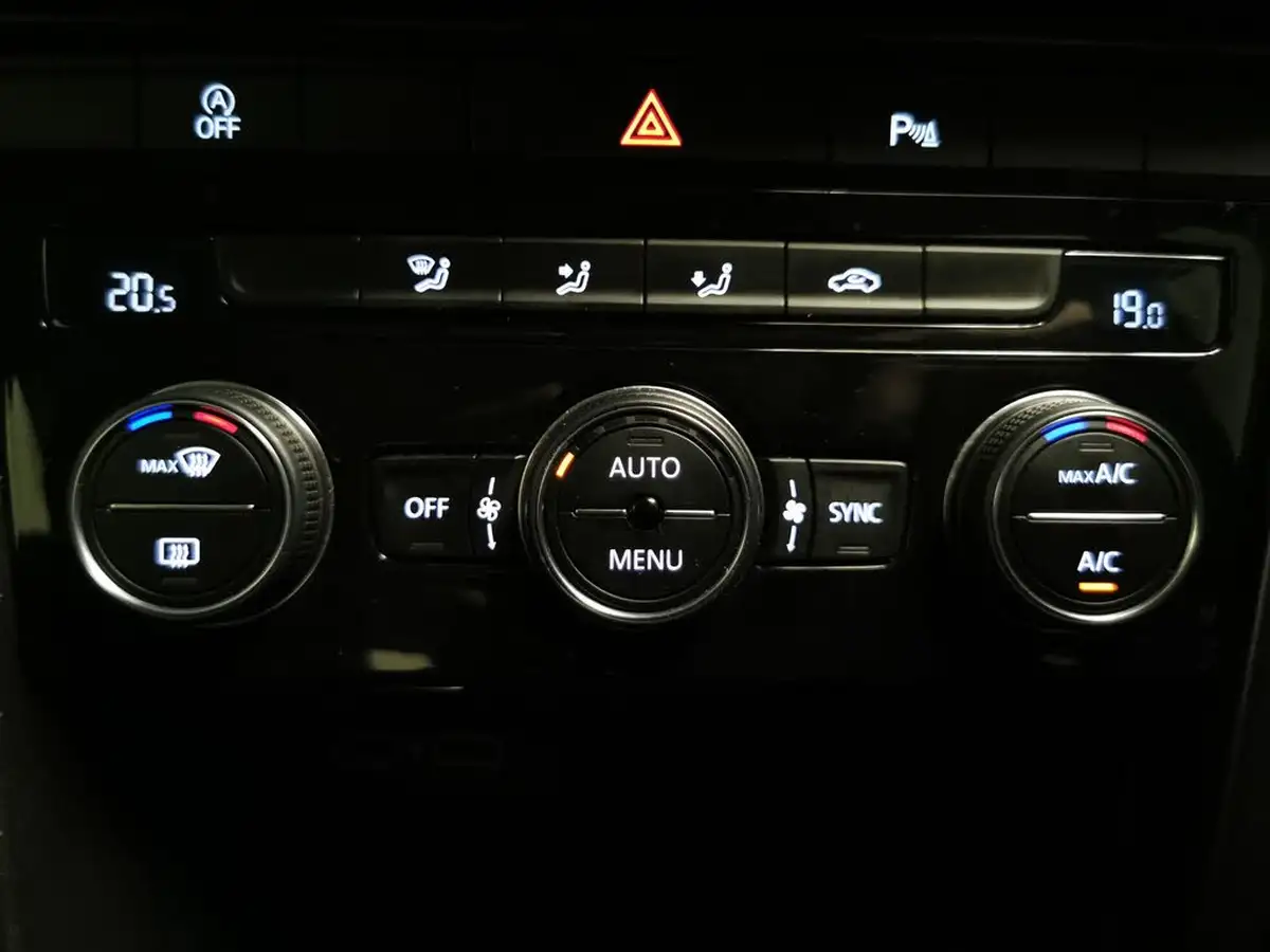 2019-volkswagen-t-roc-16tdi-se-big-23