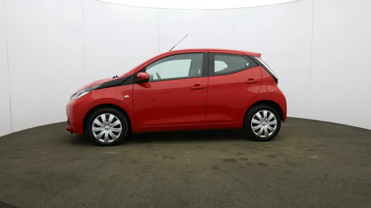 2018-toyota-aygo-10-vvt-i-x-play-71bhp-5d-big-71