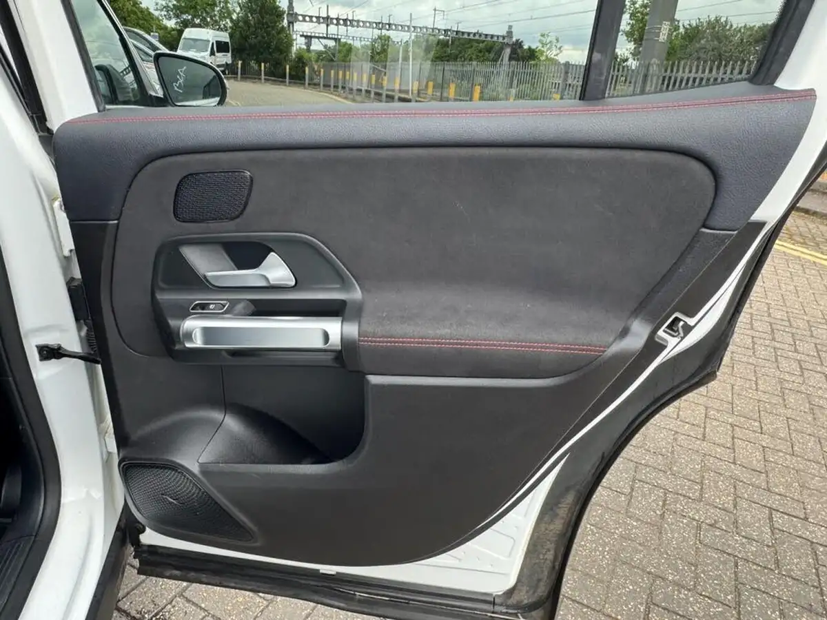 2020-mercedes-benz-glb-class-20d-glb220d-amg-line-premium-5-big-17