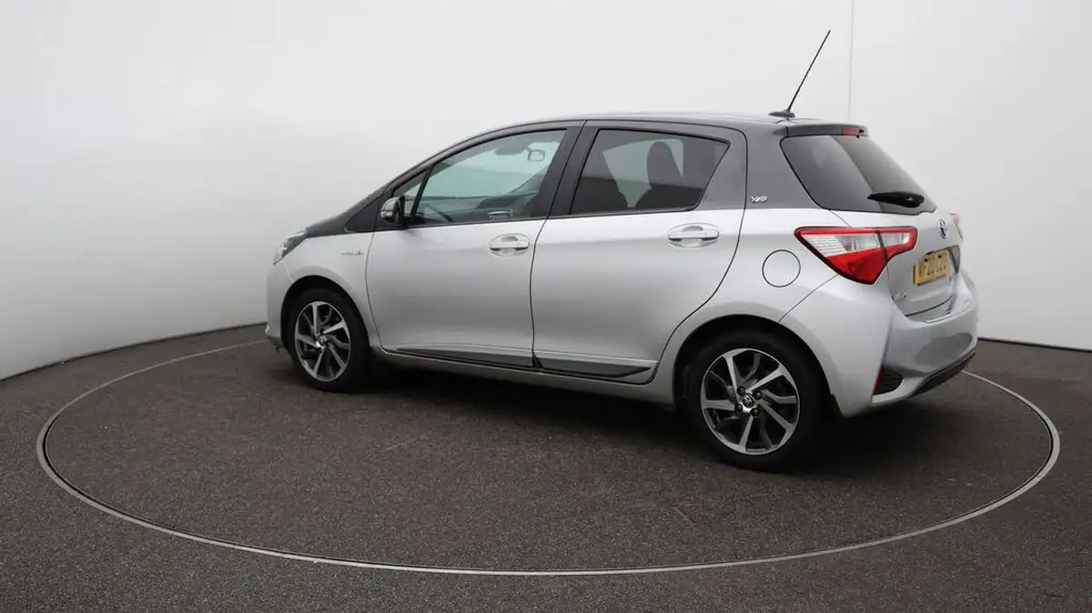 2020-toyota-yaris-15-vvt-i-y20-98bhp-hybrid-1497cc-e-cvt-big-9