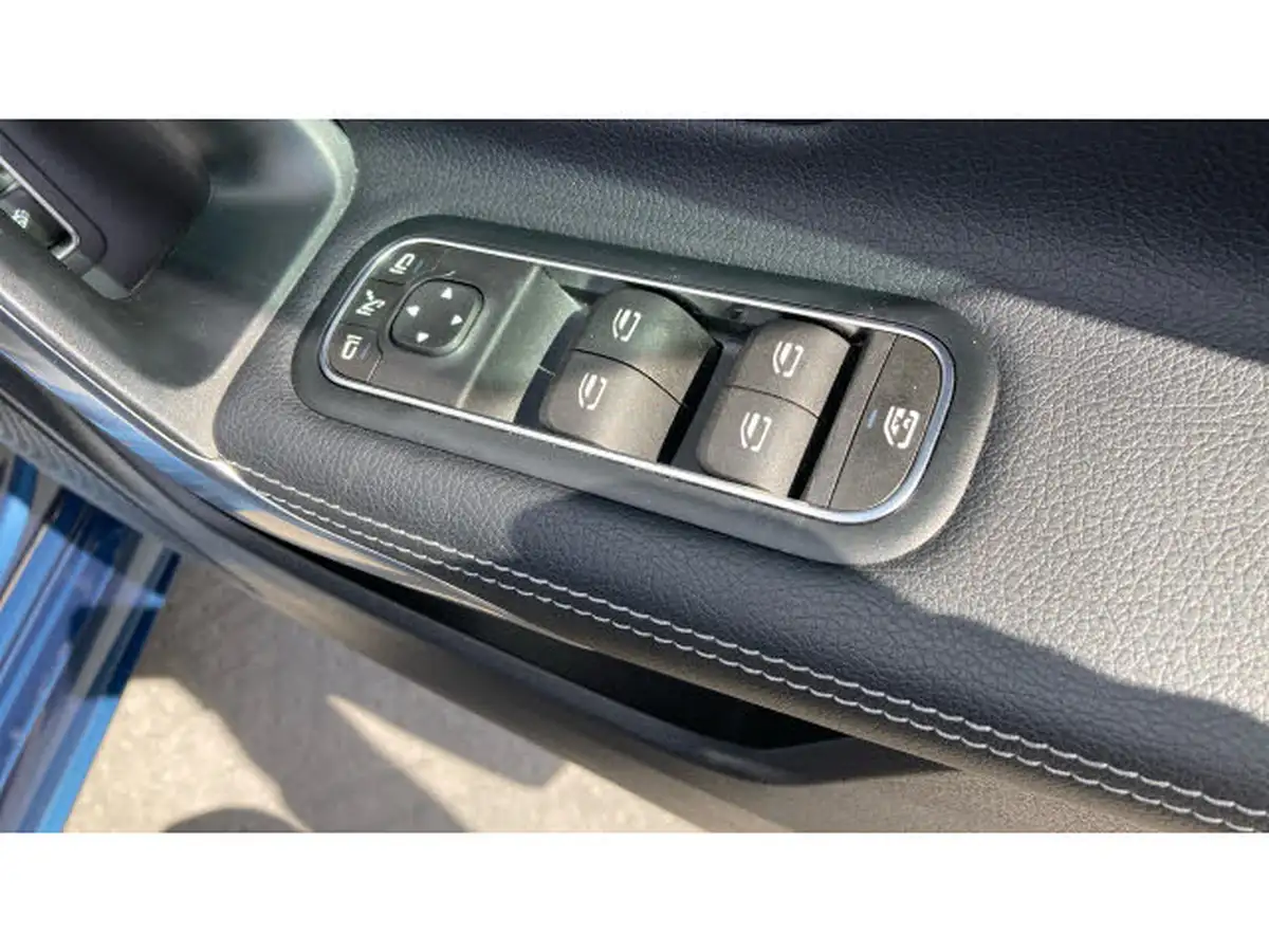 2022-mercedes-benz-cla-13-cla-180-amg-line-premium-plus-coupe-4d-big-30