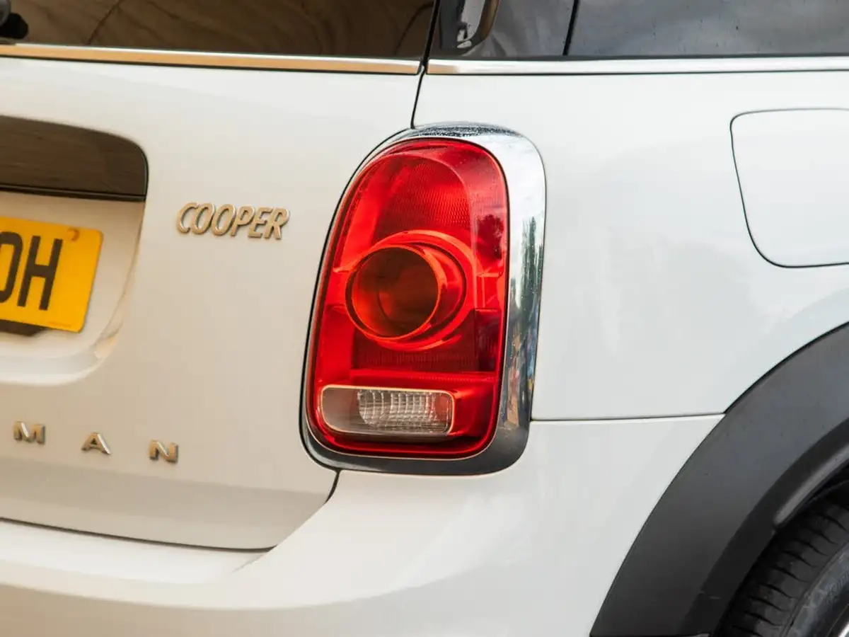 2019-mini-countryman-15-cooper-classic-big-8