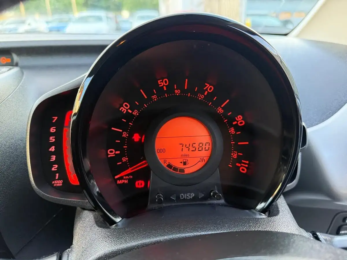 2017-citroen-c1-12-puretech-flair-5d-big-26