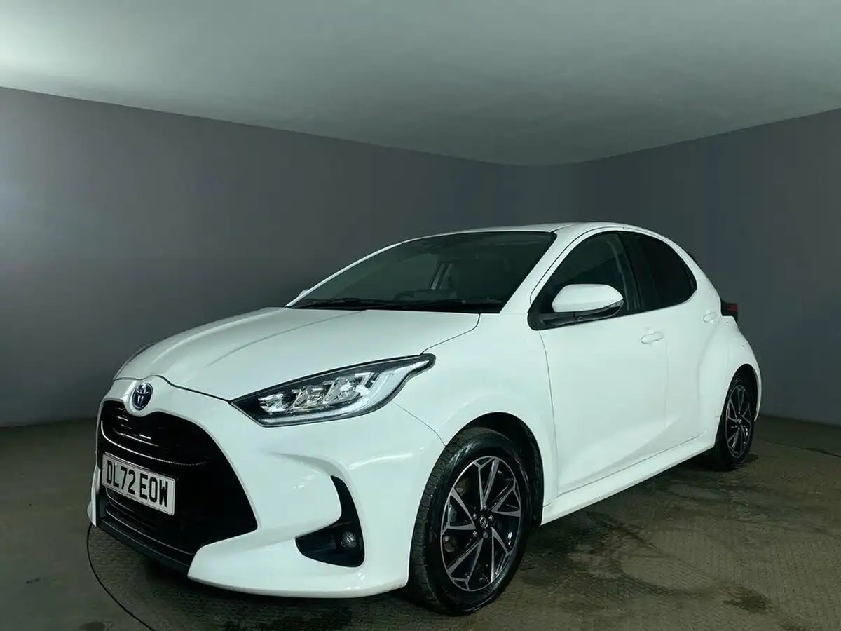 2023-toyota-yaris-15-vvt-i-design-big-3