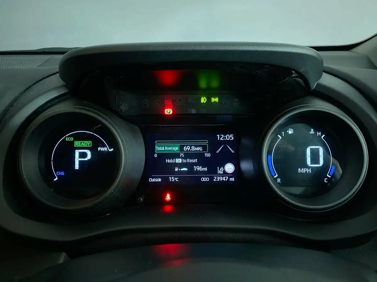 2023-toyota-yaris-15-vvt-i-design-big-27