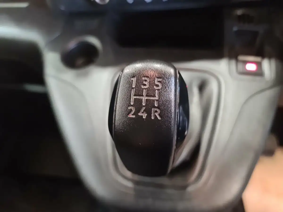 2021-peugeot-partner-15-bluehdi-1000-professional-100ps-eu6dt-panel-big-31