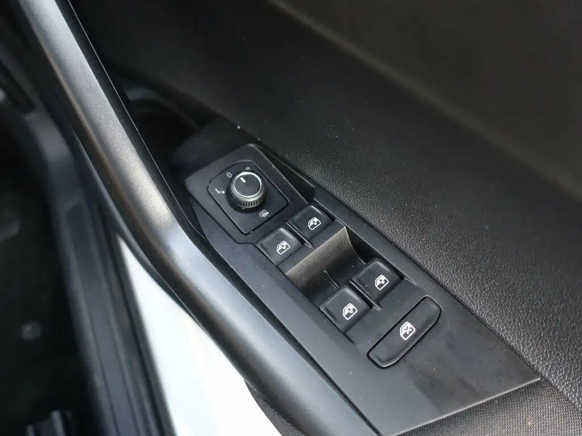 2020-volkswagen-polo-10-tsi-match-big-33