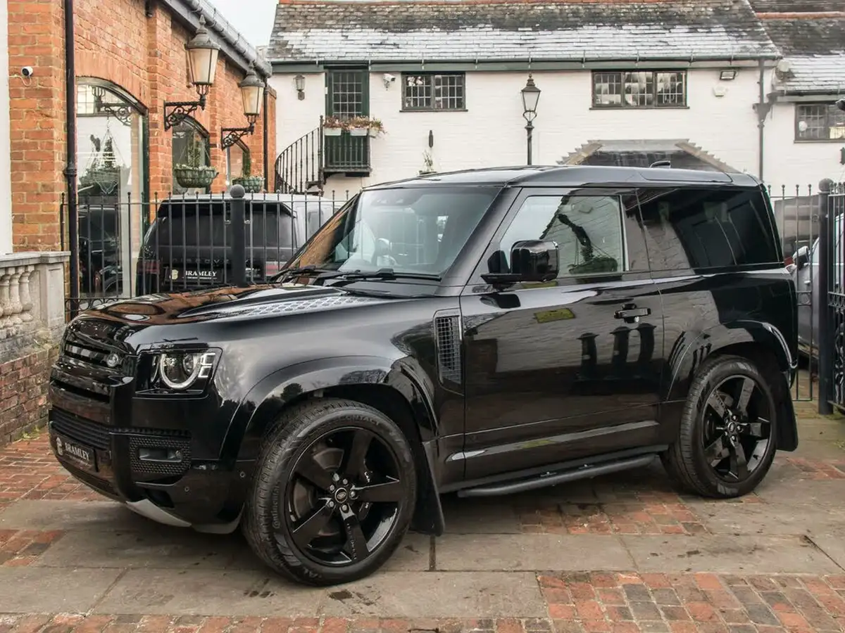 2022-land-rover-90-defender-50-p525-v8-big-3
