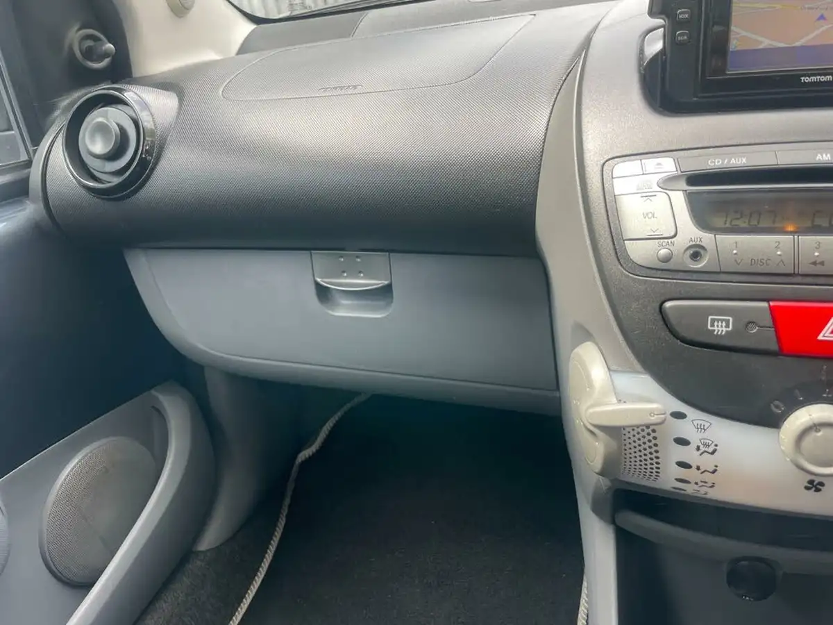 2011-toyota-aygo-10-aygo-go-vvt-i-5d-big-20