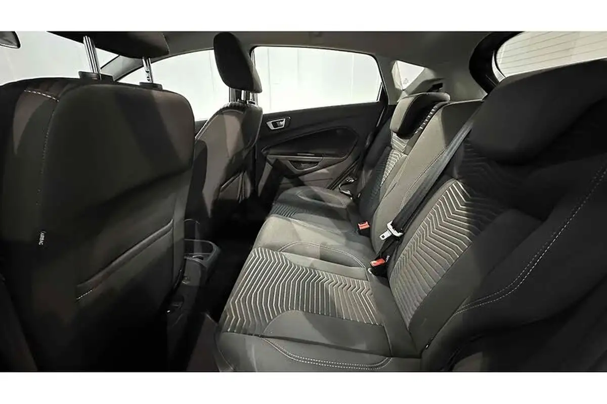 2014-ford-fiesta-125-zetec-5d-big-17