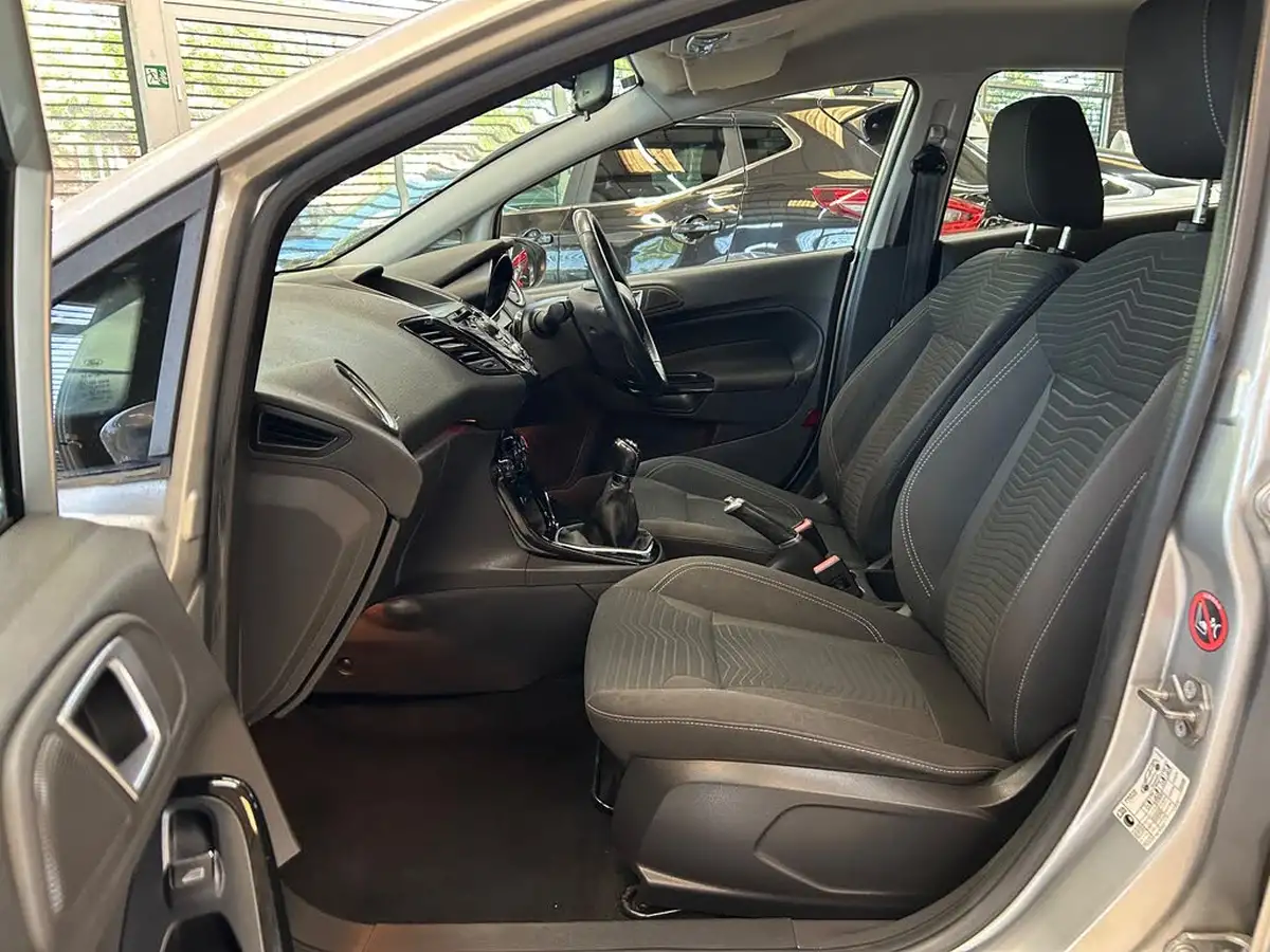 2014-ford-fiesta-10-zetec-100ps-ecoboost-ss-5d-big-16