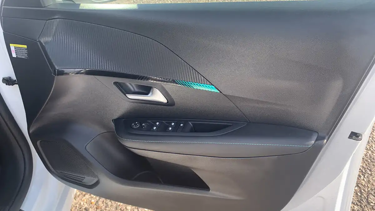 2023-peugeot-208-12-puretech-allure-premium-100ps-big-21