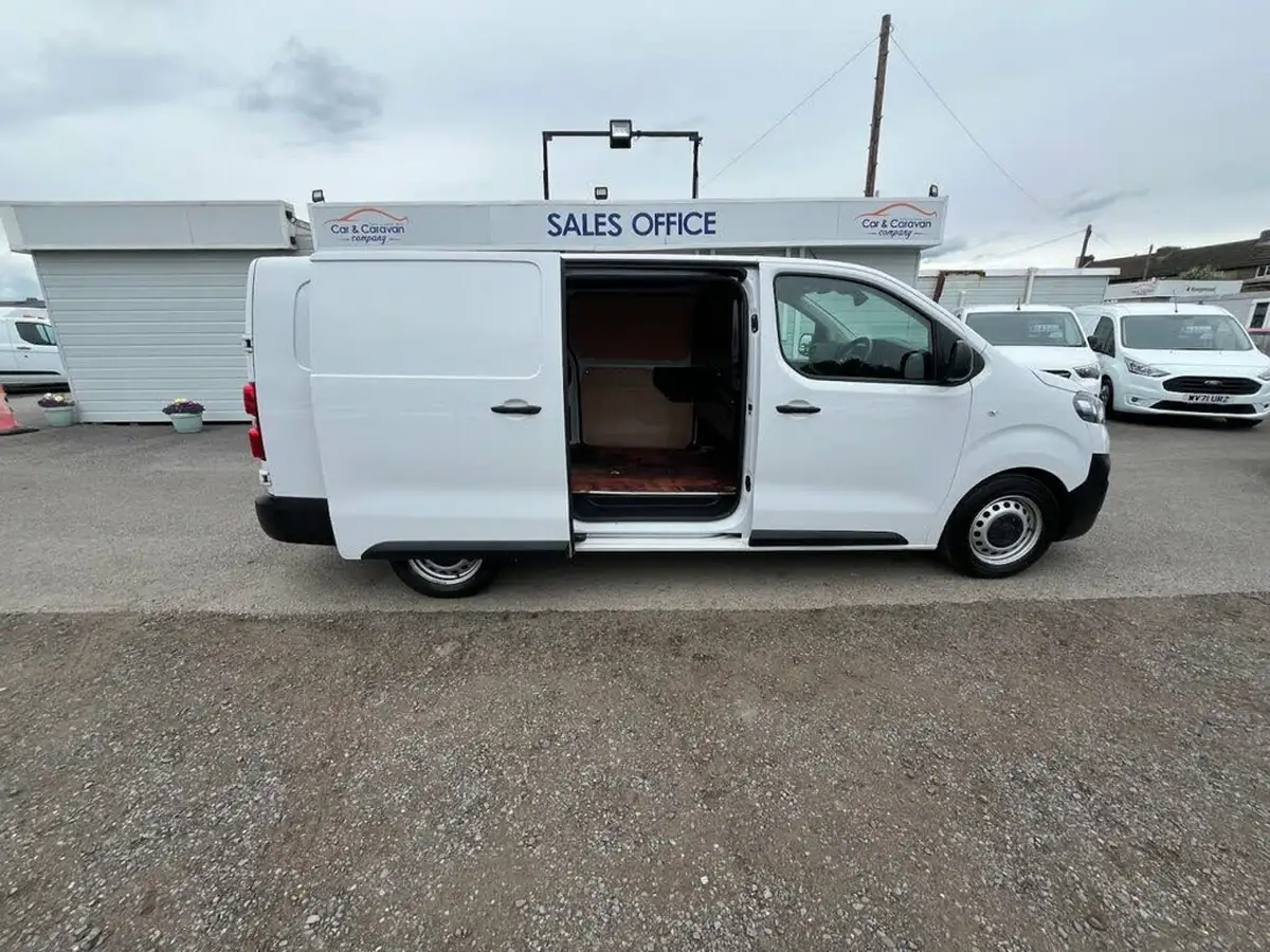 2022-vauxhall-vivaro-15td-2900-l2h1-dynamic-big-9