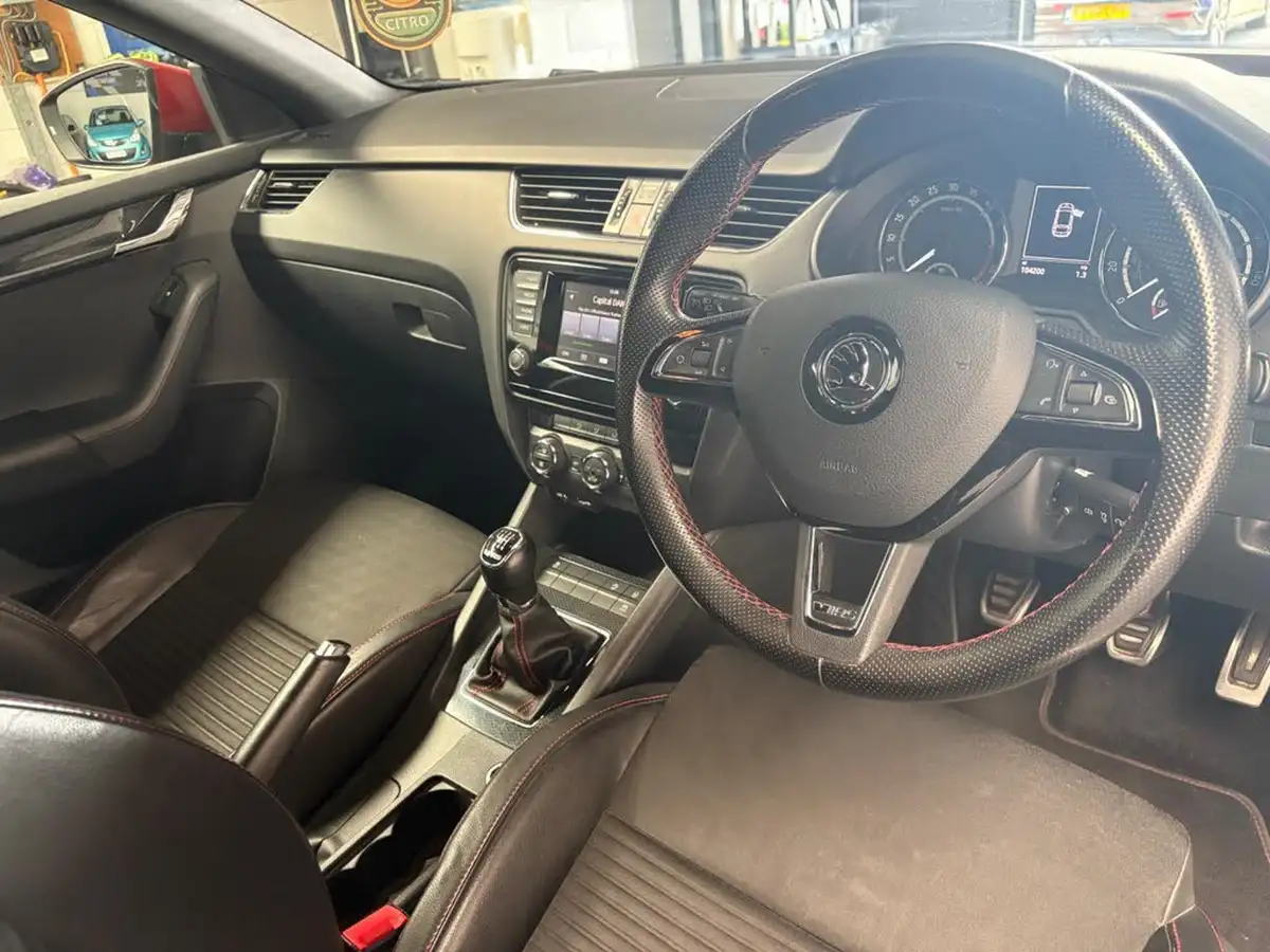 2013-skoda-octavia-20tdi-vrs-184ps-estate-big-44