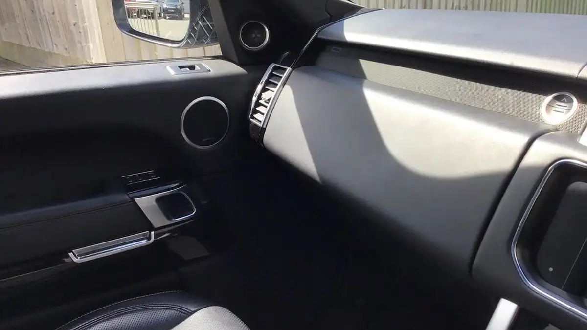 2016-land-rover-range-rover-30tdv6-vogue-se-awd-big-25