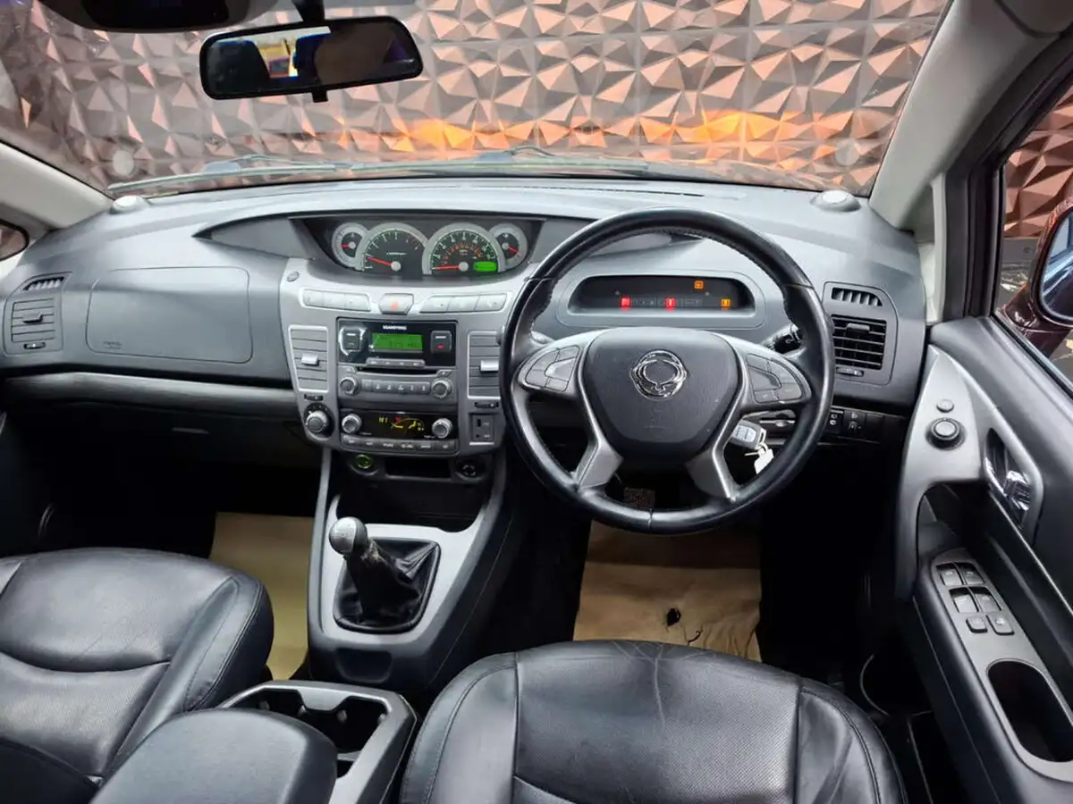 2016-kgm-ssangyong-turismo-22td-ex-big-44