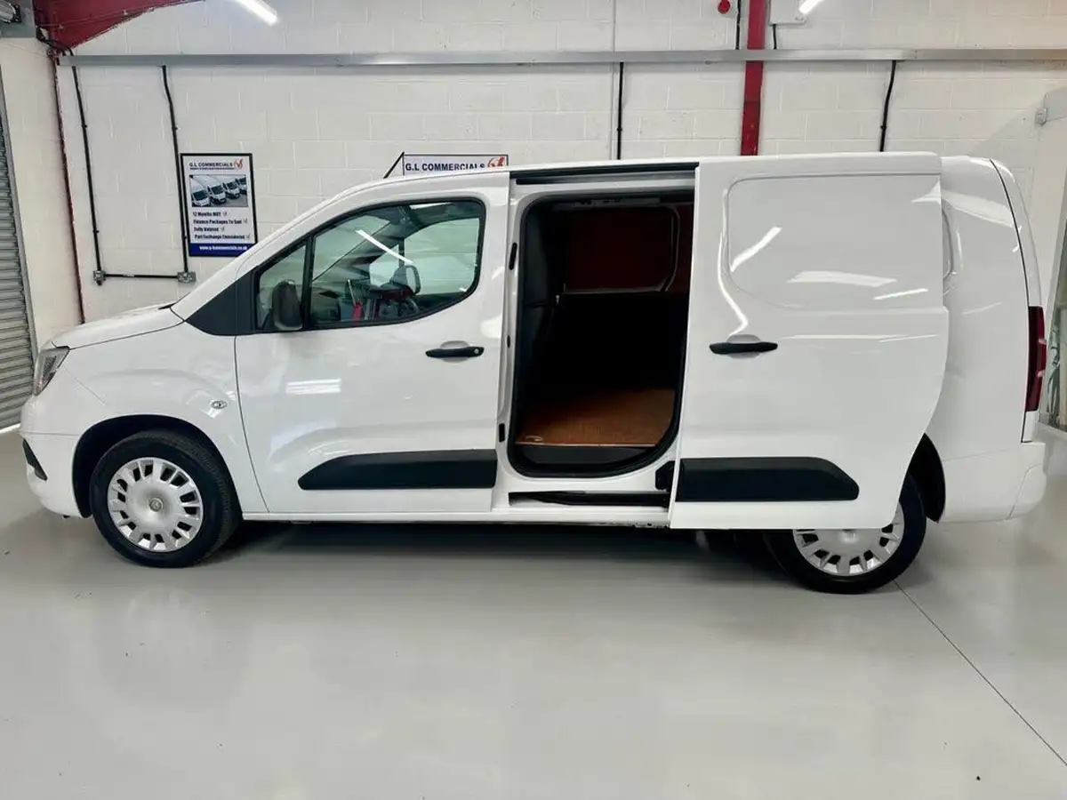 2022-vauxhall-combo-15cdti-sportive-2300-100pseu6dt-l2h1-big-2
