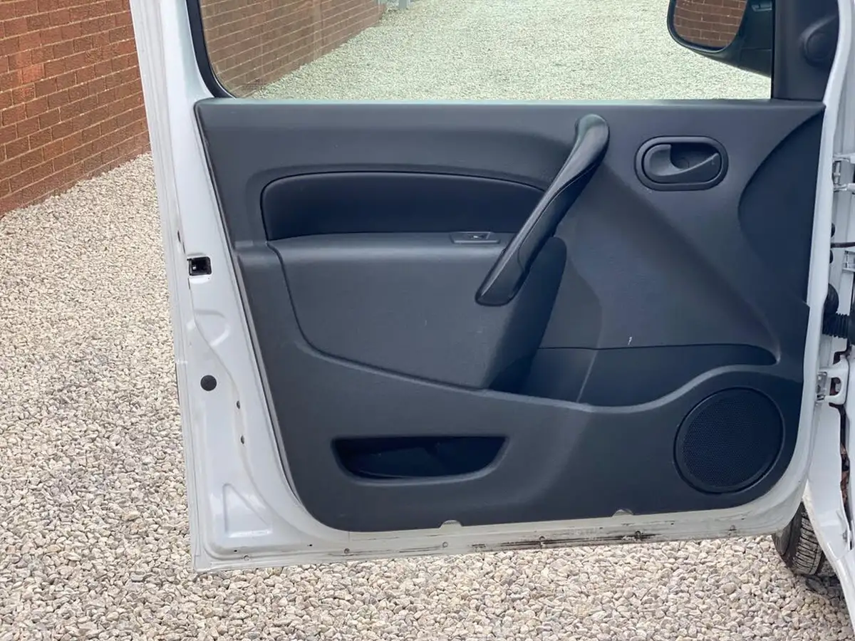 2016-renault-kangoo-15td-ml19-dci-90-business-panel-big-28