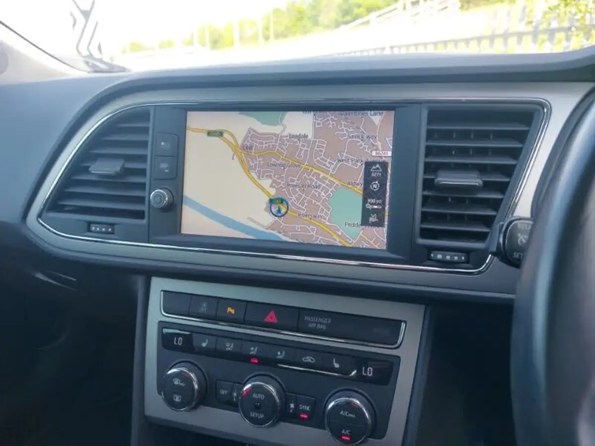 2018-seat-leon-14-ecotsi-xcellence-technology-estate-big-6