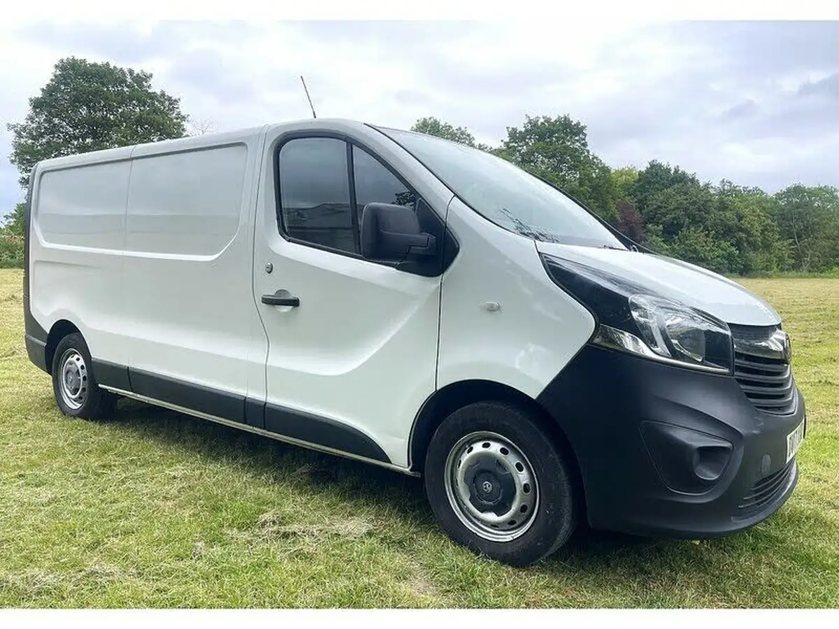 2017-vauxhall-vivaro-16cdti-2900-l2h1-120pseu6-panel-van-big-20