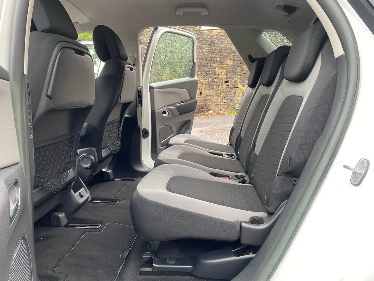 2014-citroen-c4-picasso-16e-hdi-vtr-115ps-big-12