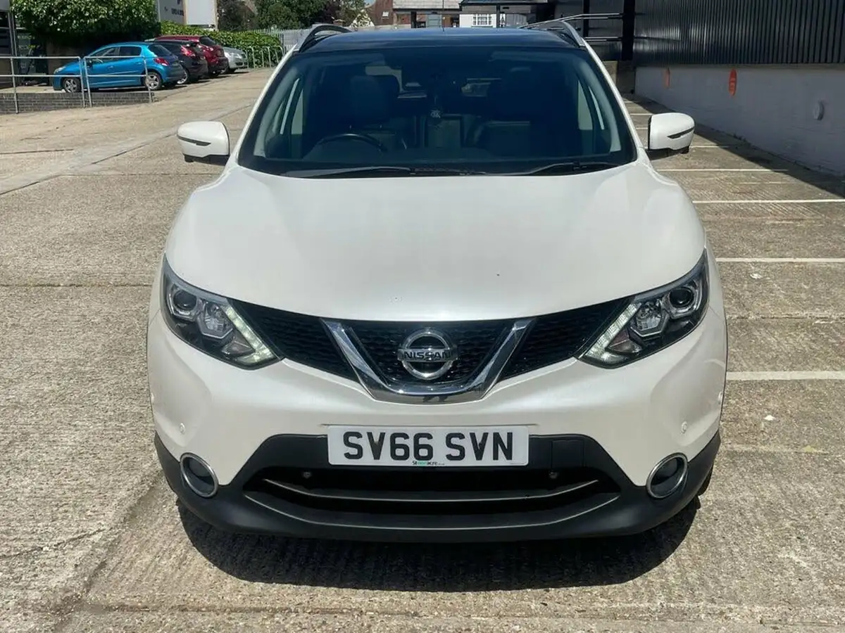 2016-nissan-qashqai-15dci-tekna-big-11
