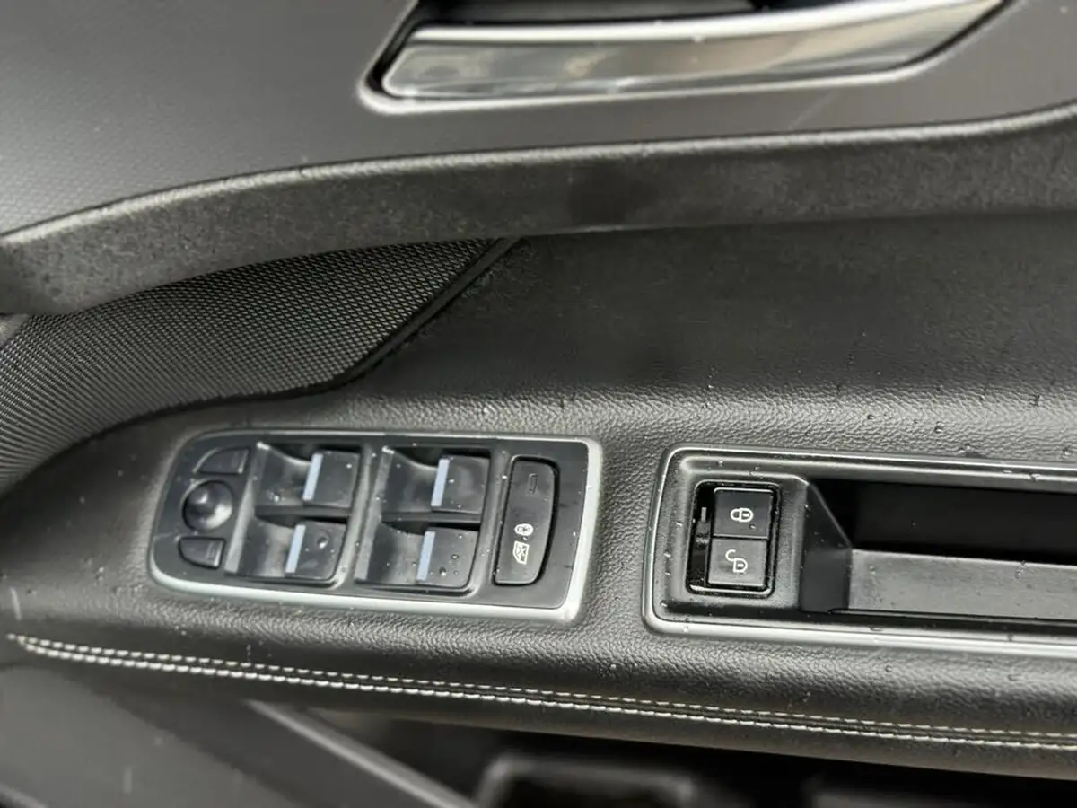 2015-jaguar-xf-20td-r-sport-180ps-auto-big-12