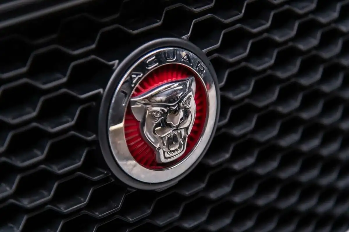 2017-jaguar-f-pace-20-i4d-r-sport-180ps-awd-ss-auto-big-61