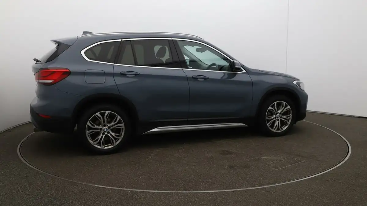 2022-bmw-x1-20-sdrive20i-xline-big-50