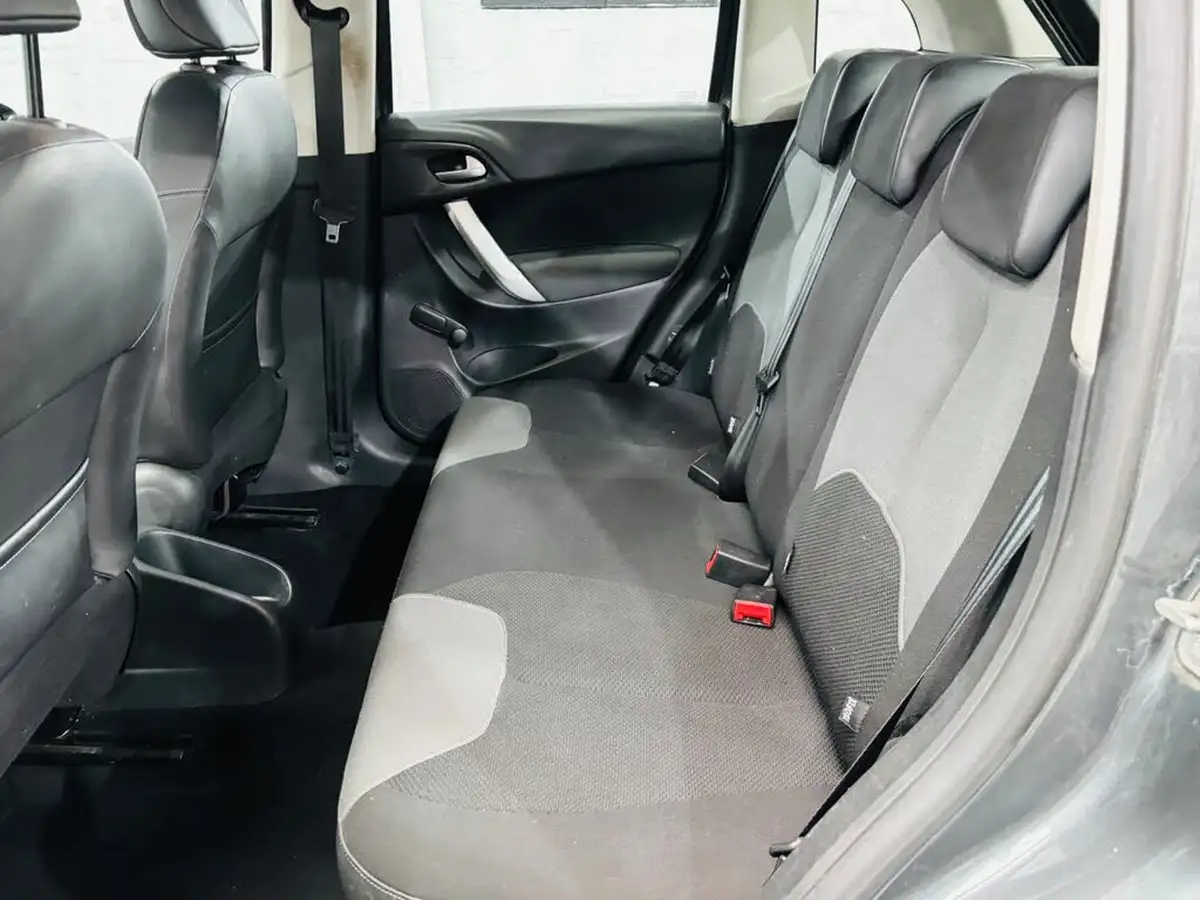 2013-citroen-c3-14e-hdi-vtr-big-21