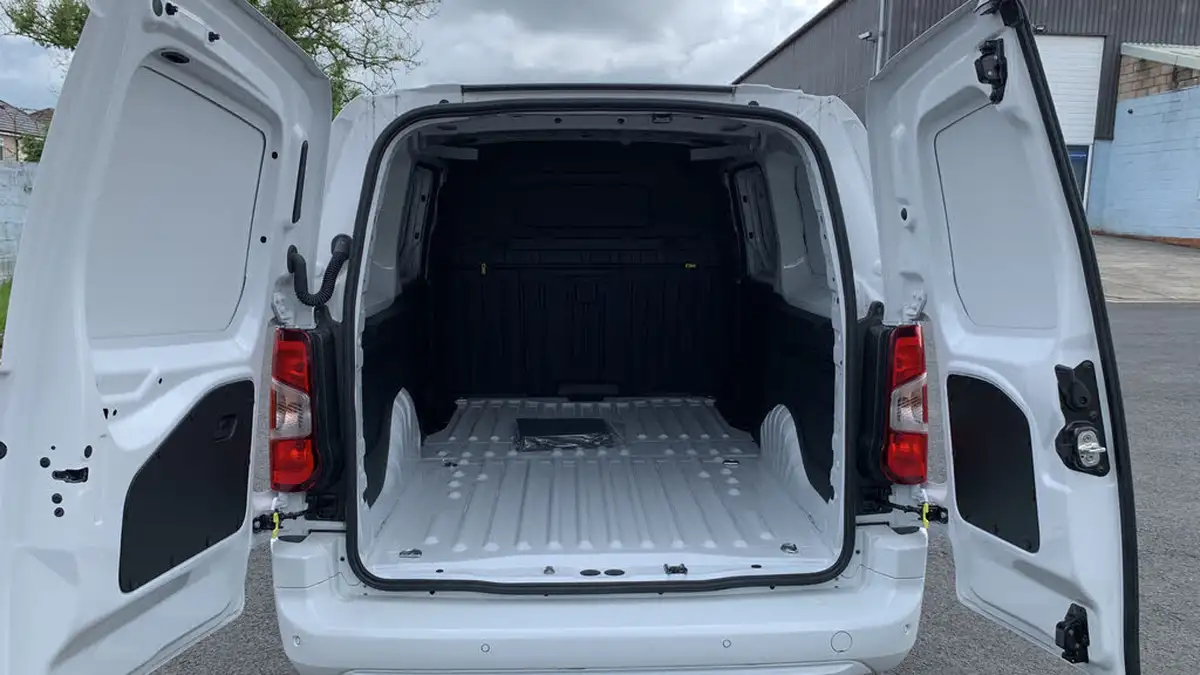 2024-citroen-berlingo-15-bluehdi-950-driver-edition-130pseu6d-eat8-big-18