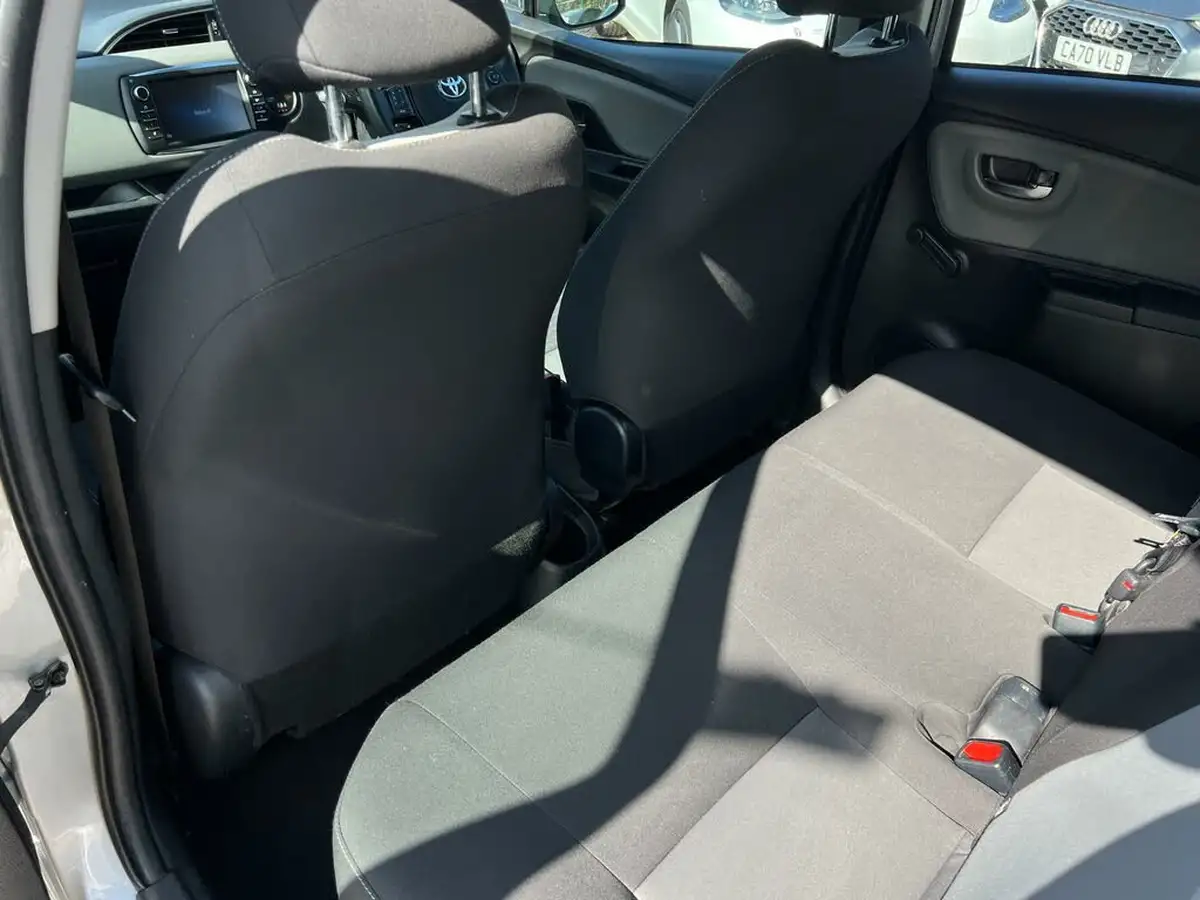 2018-toyota-yaris-15-vvt-i-icon-hybrid-big-48