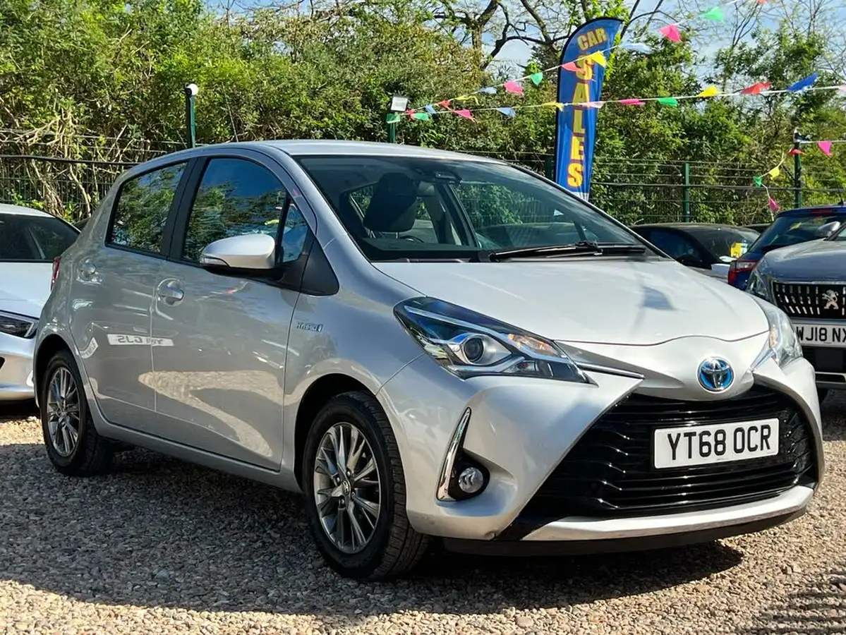 2018-toyota-yaris-15-vvt-i-icon-hybrid-big-0