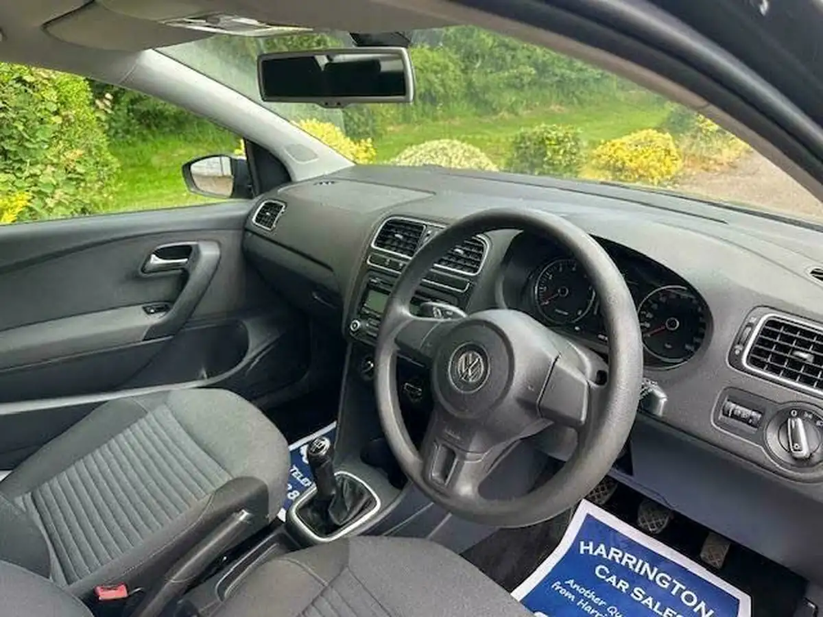 2011-volkswagen-polo-14-se-85ps-3d-big-11