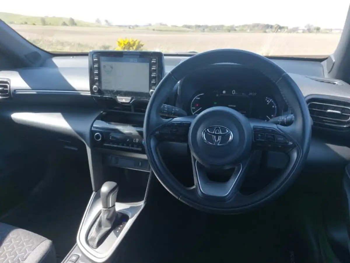 2022-toyota-yaris-15-vvt-i-design-panoramic-roof-big-6