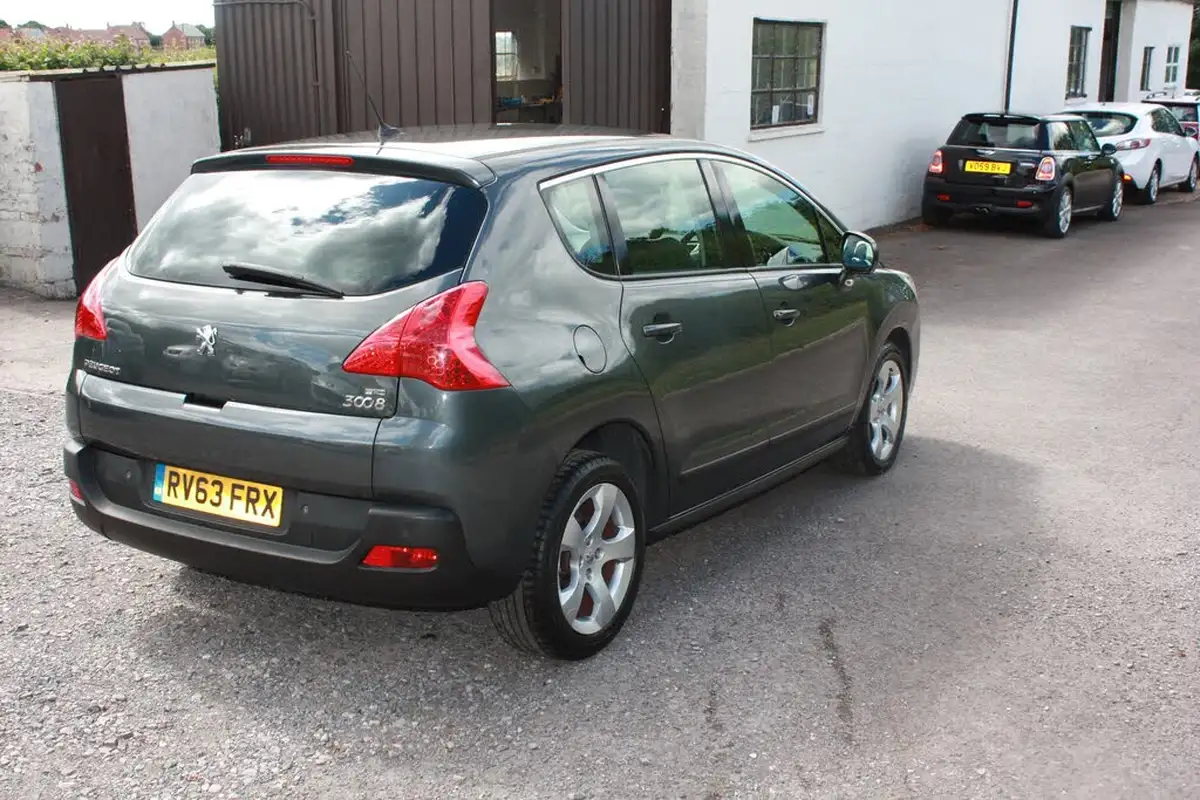 2013-peugeot-3008-crossover-16e-hdi-active-115bhp-fap-big-4