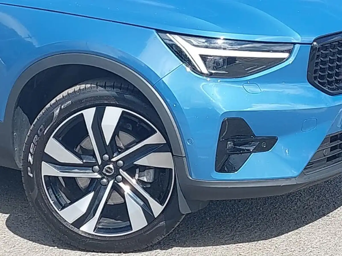 2024-volvo-xc40-20-b3-ultra-bright-big-8